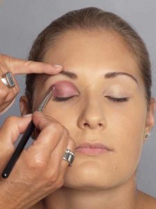 Sylvie van der Vaart Make up - Lidschatten 2 11 Sylvie van der Vaart Make up Lidschatten 2 225x300 Sylvie van der Vaart Make up Schminkanleitung