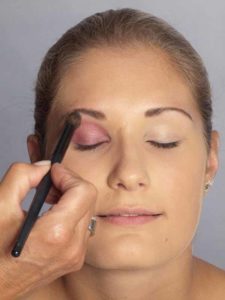Sylvie van der Vaart Make up - Lidschatten 3 12 Sylvie van der Vaart Make up Lidschatten 3 225x300 Sylvie van der Vaart Make up Schminkanleitung