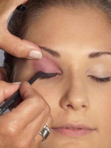 Sylvie van der Vaart Make up Wimpernrand 1 13 Sylvie van der Vaart Make up Wimpernrand 1 225x300 Sylvie van der Vaart Make up Schminkanleitung