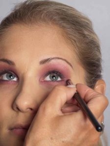 Sylvie van der Vaart Make up - Unterer Wimpernrnand 3 18 Sylvie van der Vaart Make up Unterer Wimpernnrand 3 225x300 Sylvie van der Vaart Make up Schminkanleitung