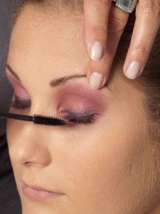 Sylvie van der Vaart Make up - Wimpern tuschen 1 19 Sylvie van der Vaart Make up Wimpern tuschen 1 225x300 Sylvie van der Vaart Make up Schminkanleitung