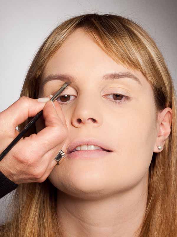 Grüner Lidschatten Look für alle Gelegenheiten - Augenbrauen 1 004 Grüner Lidschatten Look für alle Gelegenheiten Augenbrauen 1 Grüner Lidschatten Look Schminkanleitung