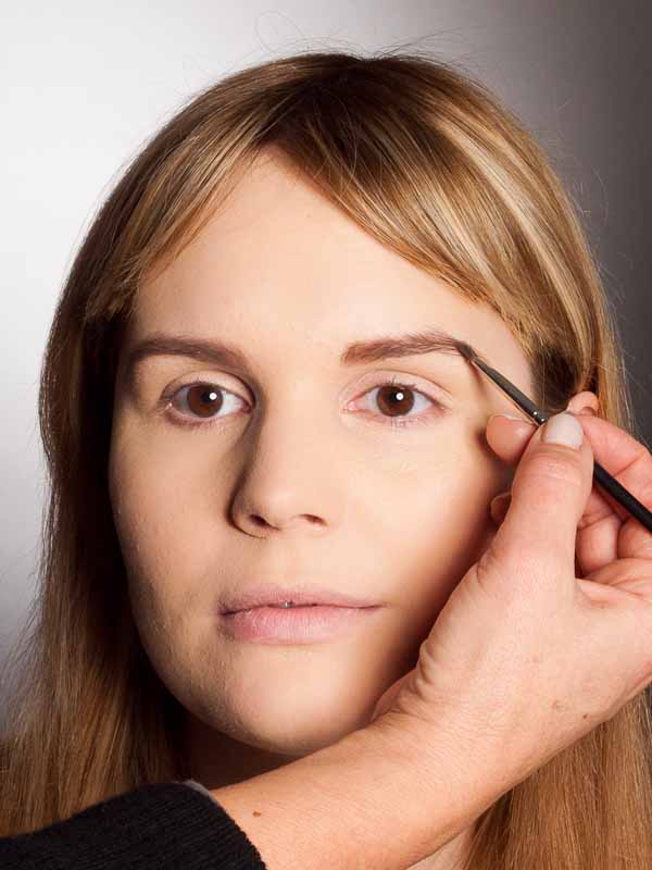 Grüner Lidschatten Look für alle Gelegenheiten - Augenbrauen 2 005 Grüner Lidschatten Look für alle Gelegenheiten Augenbrauen 2 Grüner Lidschatten Look Schminkanleitung