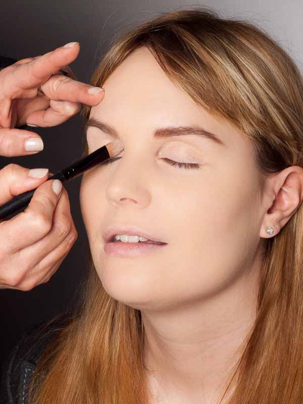 Grüner Lidschatten Look für alle Gelegenheiten - Lidschattenbase 1 006 Grüner Lidschatten Look für alle Gelegenheiten Lidschattenbase 1 Grüner Lidschatten Look Schminkanleitung