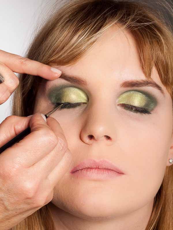 Grüner Lidschatten Look für alle Gelegenheiten - Wimpernrand 1 014 Grüner Lidschatten Look für alle Gelegenheiten Wimpernrand 1 Grüner Lidschatten Look Schminkanleitung