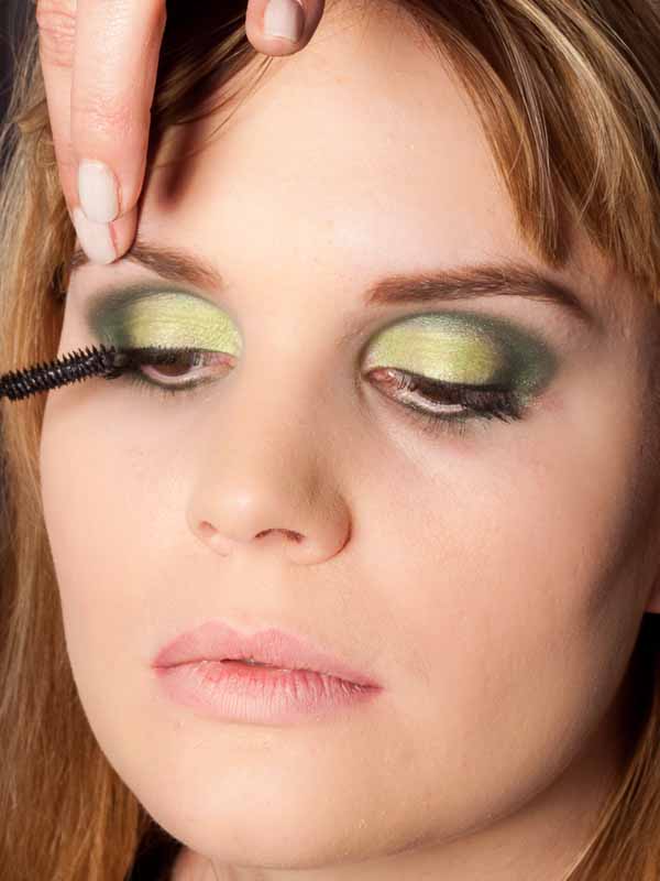 Grüner Lidschatten Look für alle Gelegenheiten - Wimpern tuschen 1 016 Grüner Lidschatten Look für alle Gelegenheiten Wimpern tuschen 1 Grüner Lidschatten Look Schminkanleitung