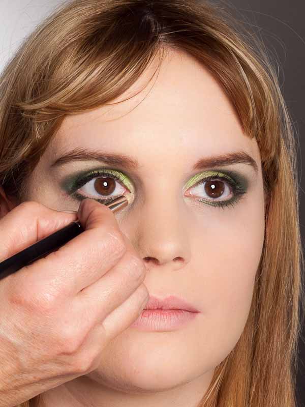 Grüner Lidschatten Look für alle Gelegenheiten - Innerer Augenwinkel 019 Grüner Lidschatten Look für alle Gelegenheiten Innerer Augenwinkel Grüner Lidschatten Look Schminkanleitung