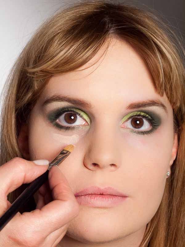 Grüner Lidschatten Look für alle Gelegenheiten - Concealer 1 020 Grüner Lidschatten Look für alle Gelegenheiten Concealer 1 Grüner Lidschatten Look Schminkanleitung