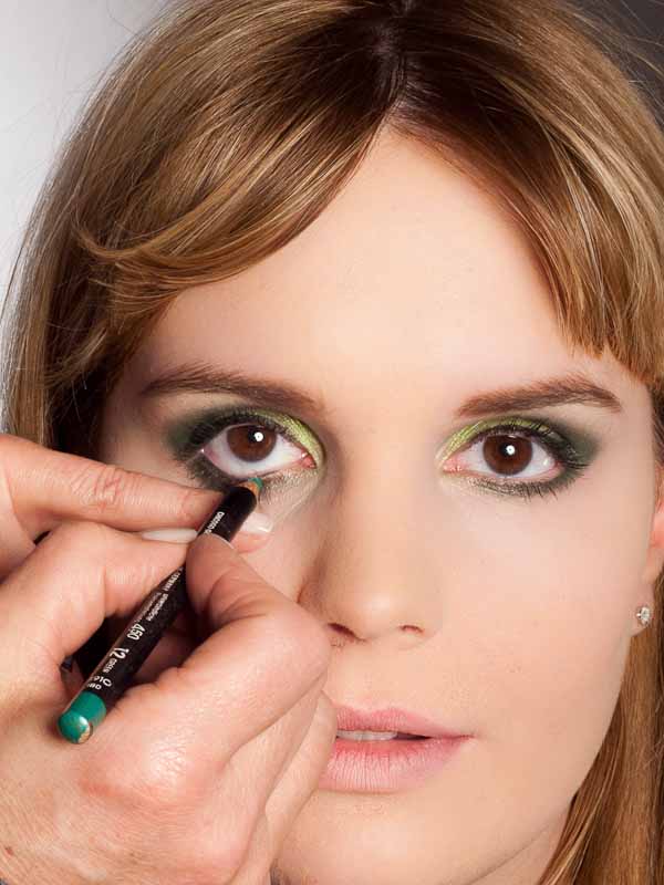 Grüner Lidschatten Look für alle Gelegenheiten - Kajal 2 023 Grüner Lidschatten Look für alle Gelegenheiten Kajal 2 Grüner Lidschatten Look Schminkanleitung