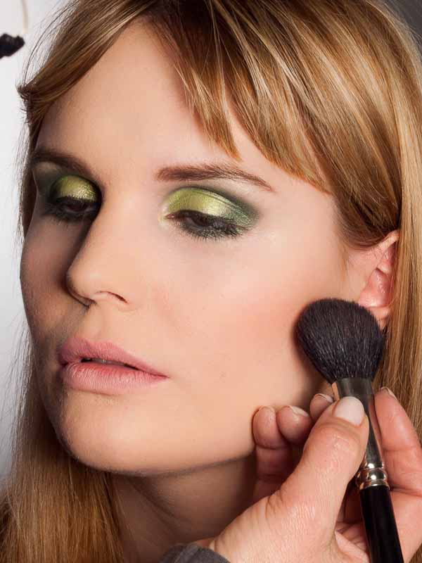 Grüner Lidschatten Look für alle Gelegenheiten - Rouge 1 024 Grüner Lidschatten Look für alle Gelegenheiten Rouge 1 Grüner Lidschatten Look Schminkanleitung
