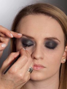 Aktueller Smokey Eyes Look - Wimpernrand 1 22 Aktueller Smokey Eyes Look Wimpernrand 1 225x300 Aktueller Smokey Eyes Look Schminkanleitung