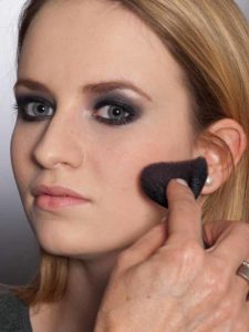 Aktueller Smokey Eyes Look - Rouge 1 32 Aktueller Smokey Eyes Look Rouge 1 225x300 Aktueller Smokey Eyes Look Schminkanleitung