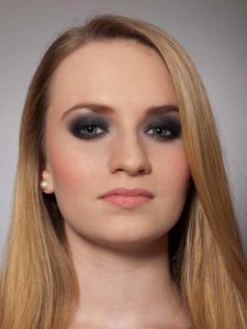 Aktueller Smokey Eyes Look 1 36 Aktueller Smokey Eyes Look 1 225x300 Aktueller Smokey Eyes Look Schminkanleitung