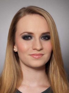 Aktueller Smokey Eyes Look 2 37 Aktueller Smokey Eyes Look 2 225x300 Aktueller Smokey Eyes Look Schminkanleitung