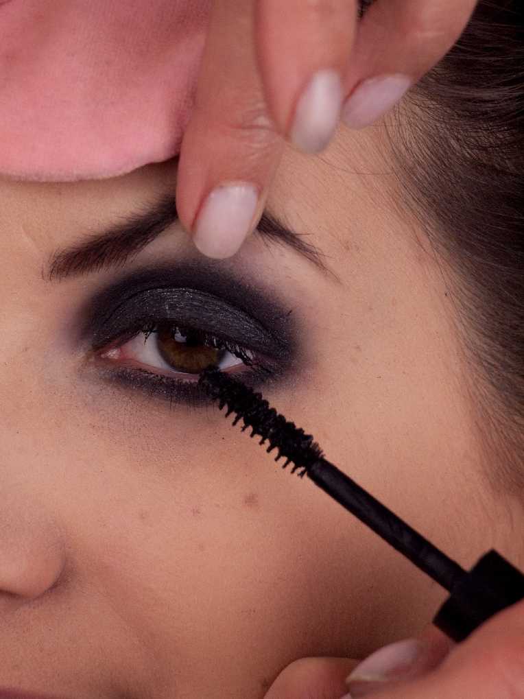 Smokey Eyes Variante - Wimpern tuschen 1