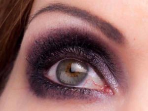 Smokey Eyes Augen Make Up - Kajalstrich