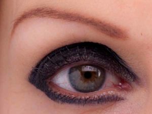 Smokey Eyes für jeden Anlass - Lidschatten unten