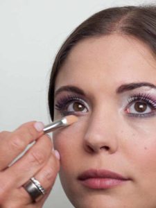 Sommer Look Concealer auftragen