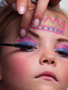 Wimpern tuschen 2 Wimpern tuschen 2