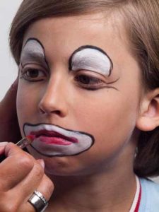 Kinderschminken Clown - farbliche Akzente setzen 1