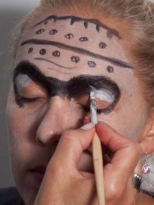 Frankenstein für Halloween schminken - Augenpartie 2