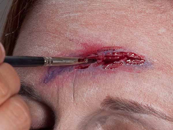 Wunden schminken für Halloween » Tipps & Anleitungen