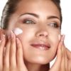 Bester Primer bei reifer Haut ab 50 gegen Falten – Grundlage unter dem Make up bei große Poren und Rötungen & Tipps richtig auftragen