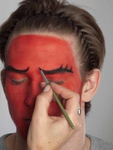 Teufel - klassische Variante in rot schminken Augenbrauen 2
