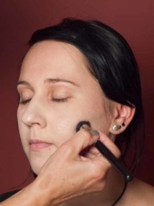 Dita von Teese - Make up Look schminken - Grundierung