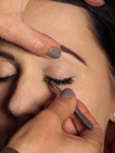 Dita von Teese - Make up Look schminken - künstliche Wimpern 2