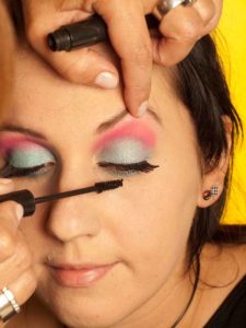 Katy Perry Make up Look schminken - Wimpern tuschen 1