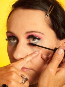 Katy Perry Make up Look schminken - Wimpern tuschen 2