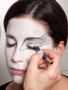 Black Swan Look & Kostüm - Augen Make up vorzeichnen 1 Black Swan Look & Kostüm - Augen Make up vorzeichnen 1