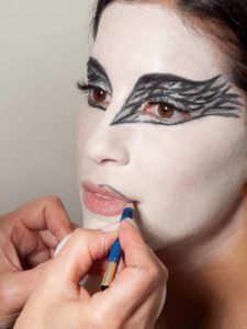 Black Swan Look & Kostüm - Lippen vorzeichnen 1