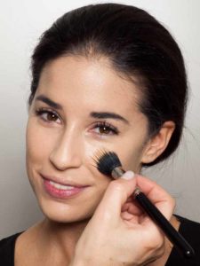 Golden Eyes Look für alle Gelegenheiten - Grundierung Golden Eyes Look für alle Gelegenheiten - Grundierung