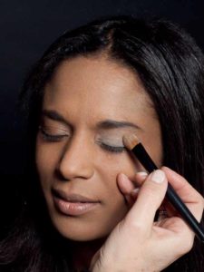 Motsi Mabuse Make up Look - Lidschatten base 1