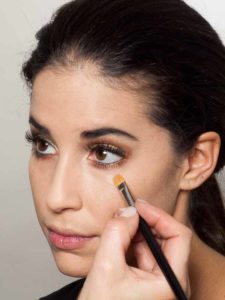 Golden Eyes Look für alle Gelegenheiten - Concealer 2 Golden Eyes Look für alle Gelegenheiten - Concealer 2