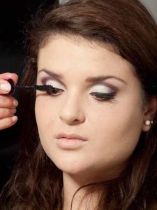 Adele Make up Look - Wimpern tuschen 1