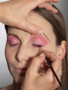 Pink Lady Make up Look – Lidstrich 1