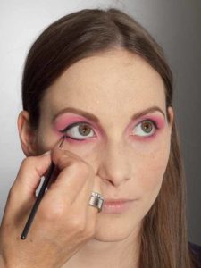 Pink Lady Make up Look – Lidstrich unteres Augenlid 1