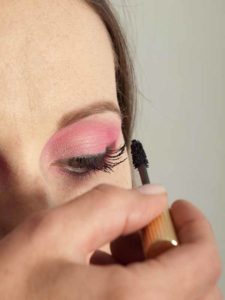 Pink Lady Make up Look – Wimpern tuschen 2