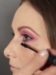 Pink Lady Make up Look – Wimpern tuschen 2