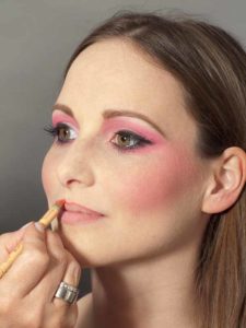 Pink Lady Make up Look – Lippen konturieren 1