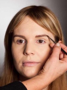 Glamouröser Lidstrich für den Abiball - Augenbrauen 2 Glamouröser Lidstrich für den Abiball - Augenbrauen 2