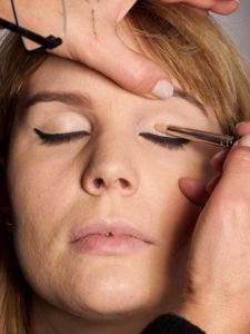 Glamouröser Lidstrich für den Abiball - Lidschatten oberes Lid 2 Glamouröser Lidstrich für den Abiball - Lidschatten oberes Lid 2