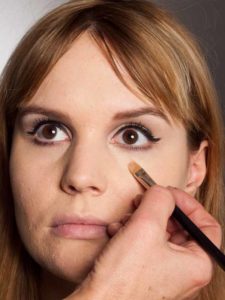 Glamouröser Lidstrich für den Abiball - Concealer 1 Glamouröser Lidstrich für den Abiball - Concealer 1