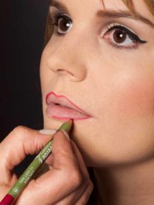 Glamouröser Lidstrich für den Abiball - rote Lippen 1 Glamouröser Lidstrich für den Abiball - rote Lippen 1
