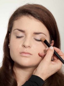 Natürliches Make up - Eyeshadow auftragen 1