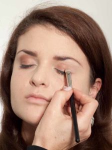 Natürliches Make up - Eyeshadow auftragen 2