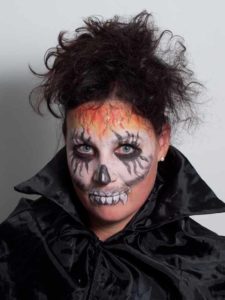 Halloween aktuelle Trends Zombie mit Umhang Halloween aktuelle Trends Zombie mit Umhang